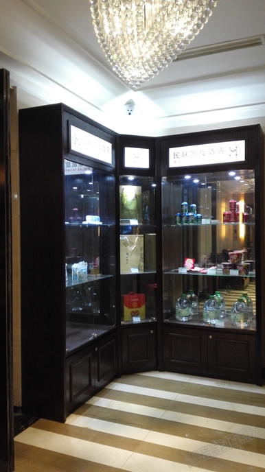 煙酒展示柜，實(shí)木效果，高檔不貴