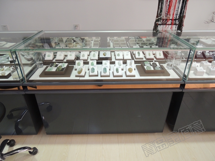 珠寶店，墻面的點(diǎn)綴也很重要
